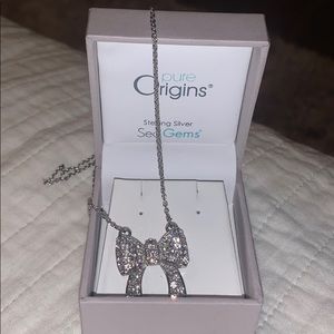 Diamond Bow Necklace!! 💕